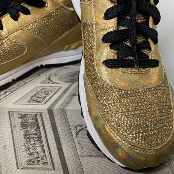 SAM EDELMAN WOMEN'S DAX METALLIC SNEAKERS IN GOLD/BLACK - Picture 4 of 5